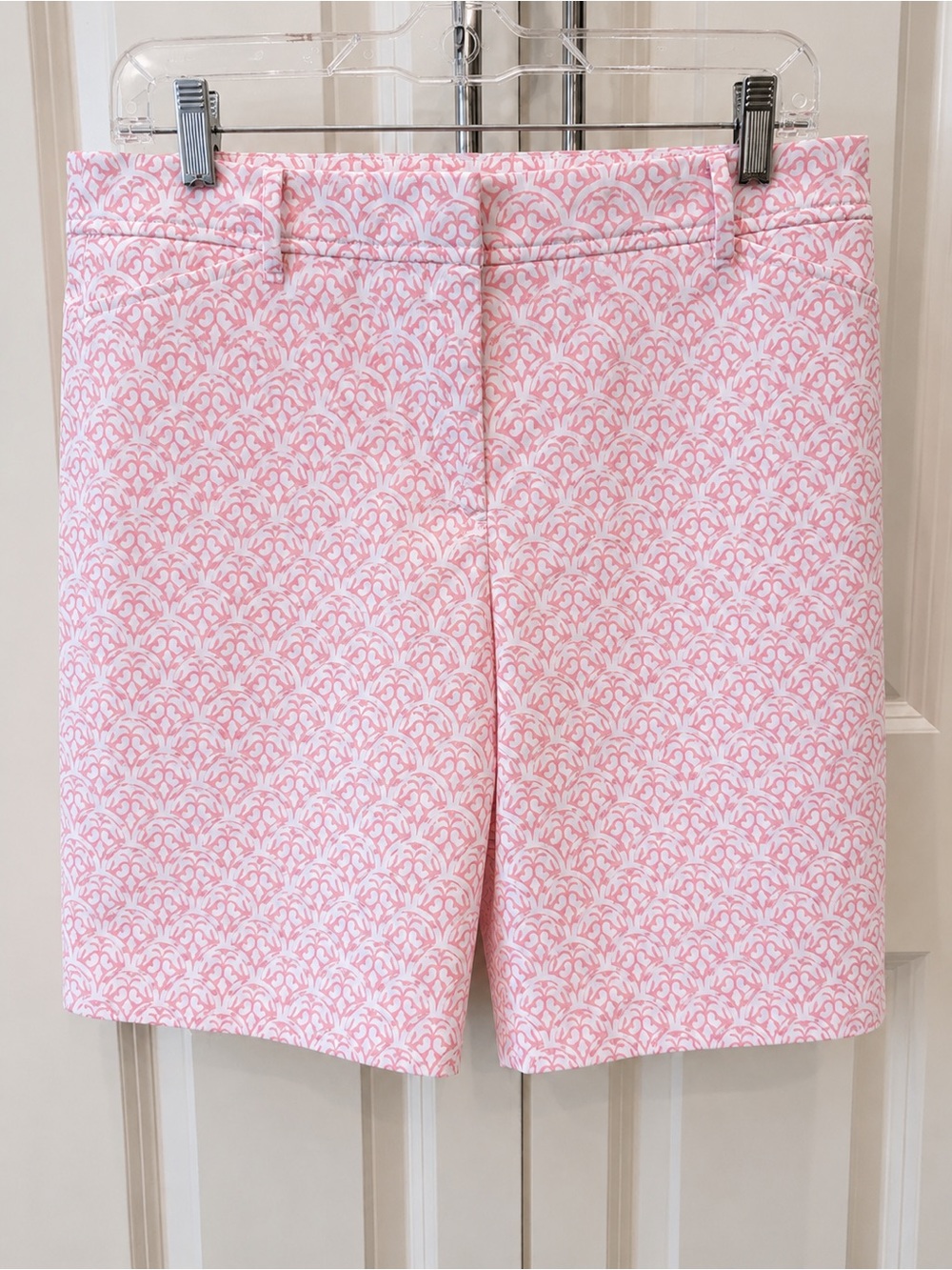 Talbots Scallop Tile Print Bermuda Perfect Shorts Pink/White 10